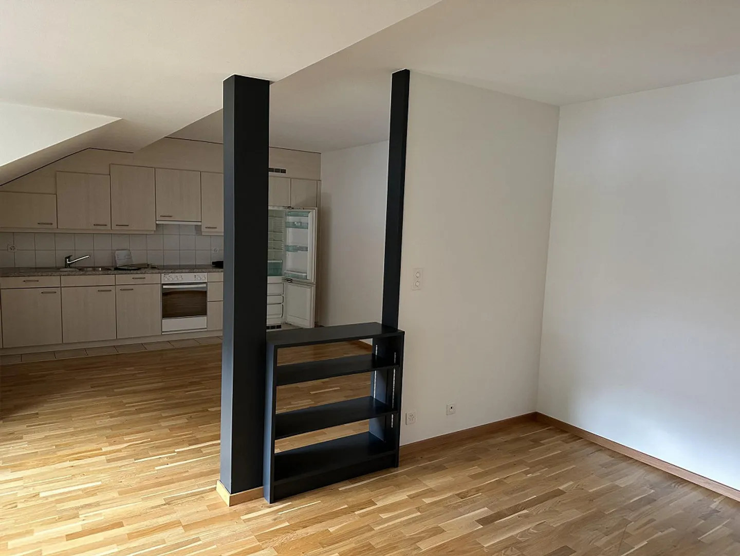 Single or Student Attic Apartment in Bottmingen - Photo 4 of 5