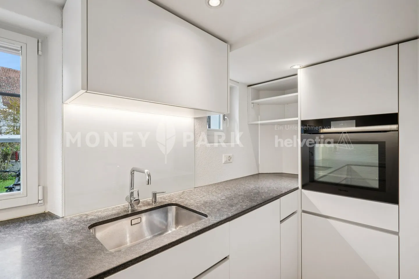 Charming 4.5-room apartment in a central location - Photo 3 of 15