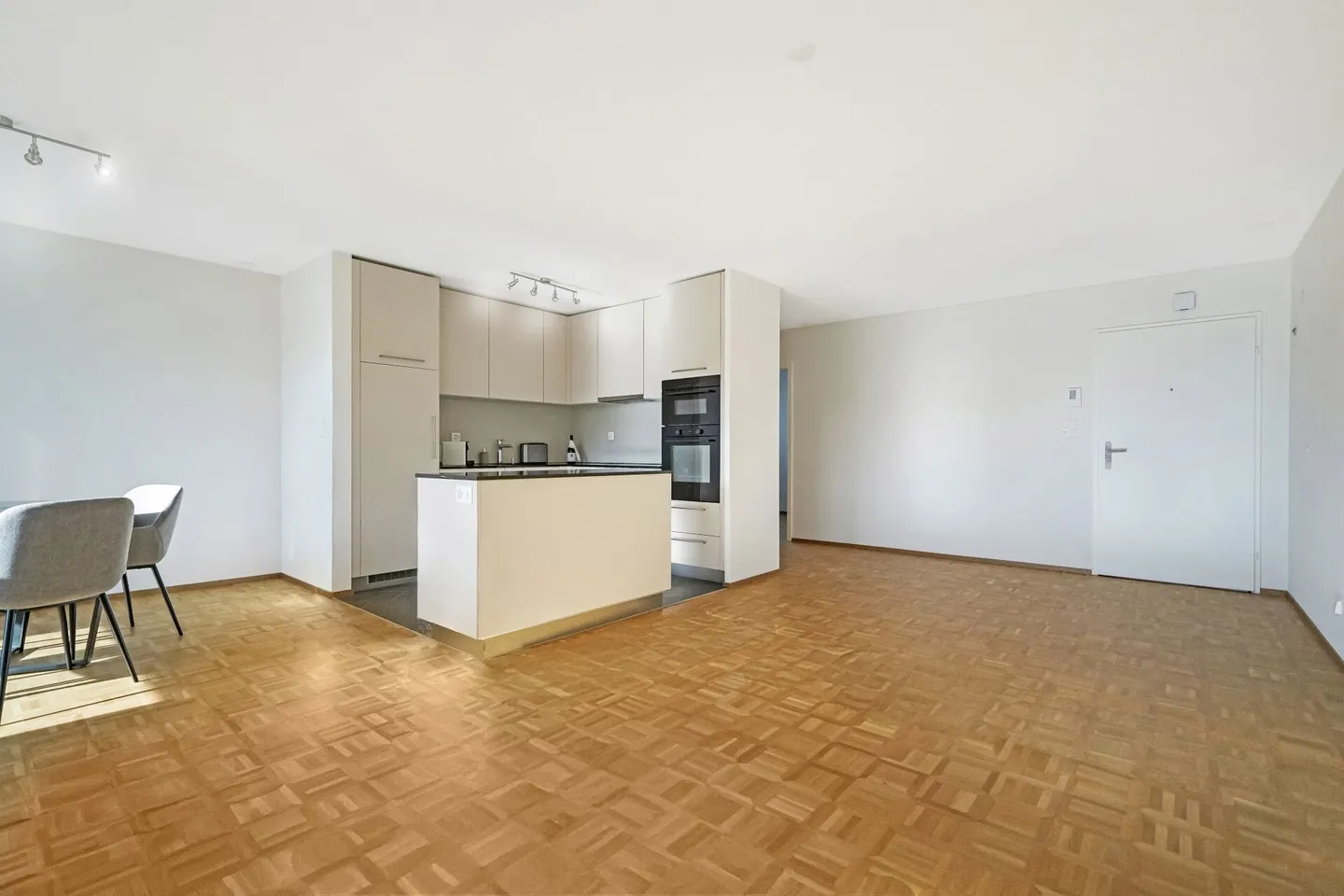 Un gioiello ristrutturato con gusto, pronto ad accoglierti - Foto 3 di 13