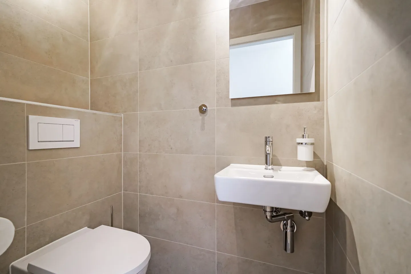 Un gioiello ristrutturato con gusto, pronto ad accoglierti - Foto 10 di 13