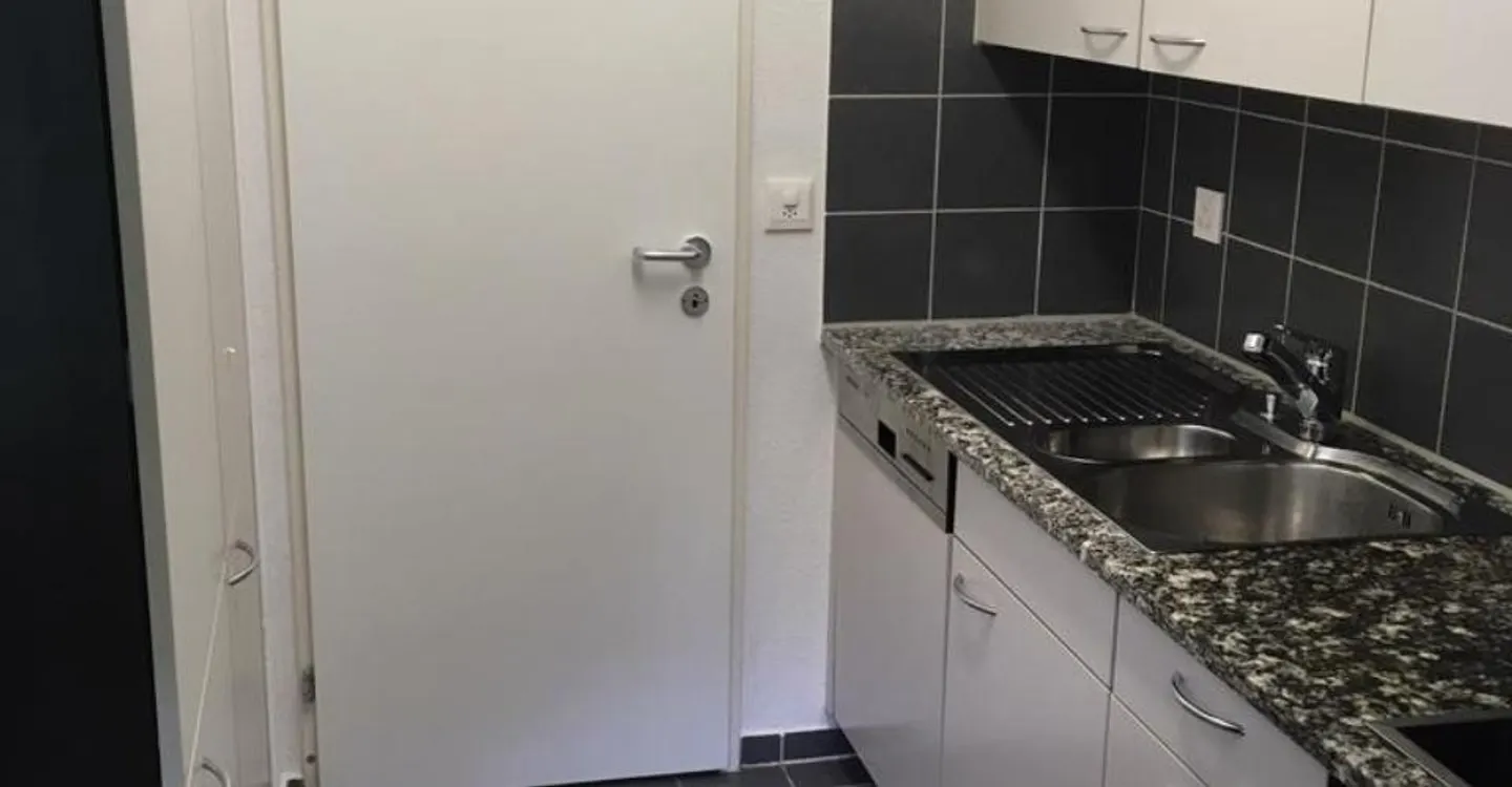 Modern 3 1/2-room apartment with 2 bathrooms and seating area - Photo 3 of 10