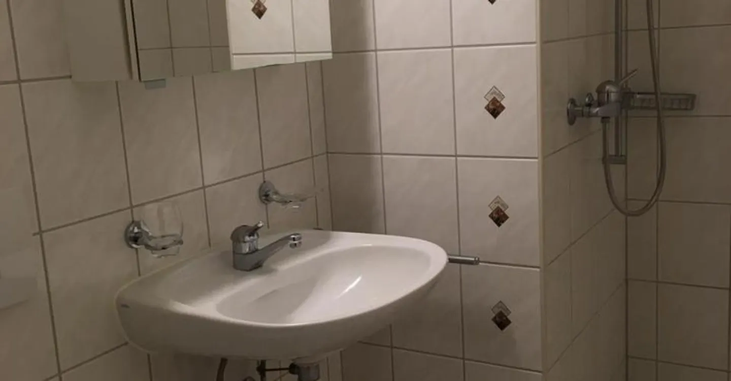 Modern 3 1/2-room apartment with 2 bathrooms and seating area - Photo 5 of 10