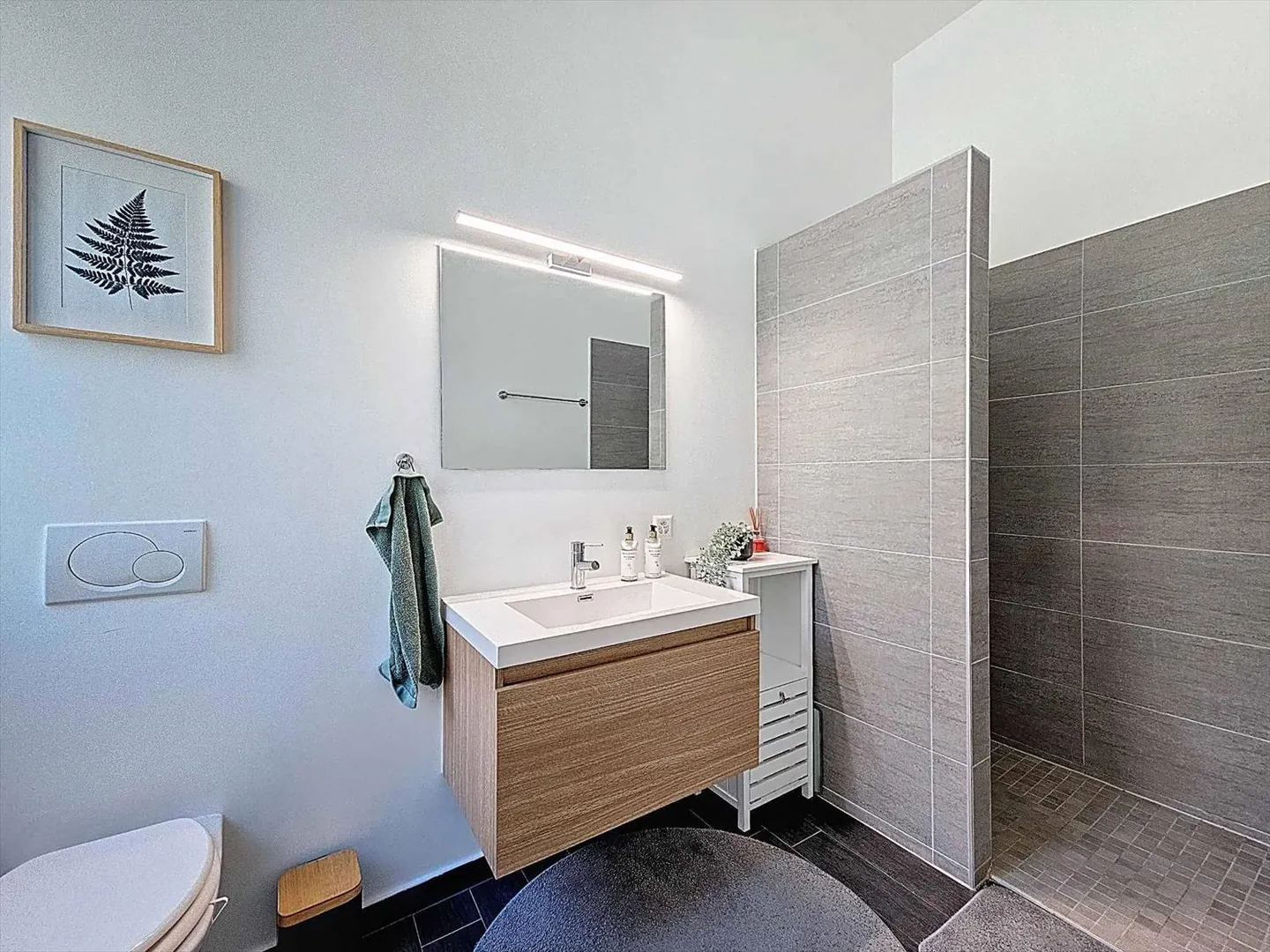 Casa adiacente con 5,5 stanze, giardino e vigneti - Foto 9 di 13