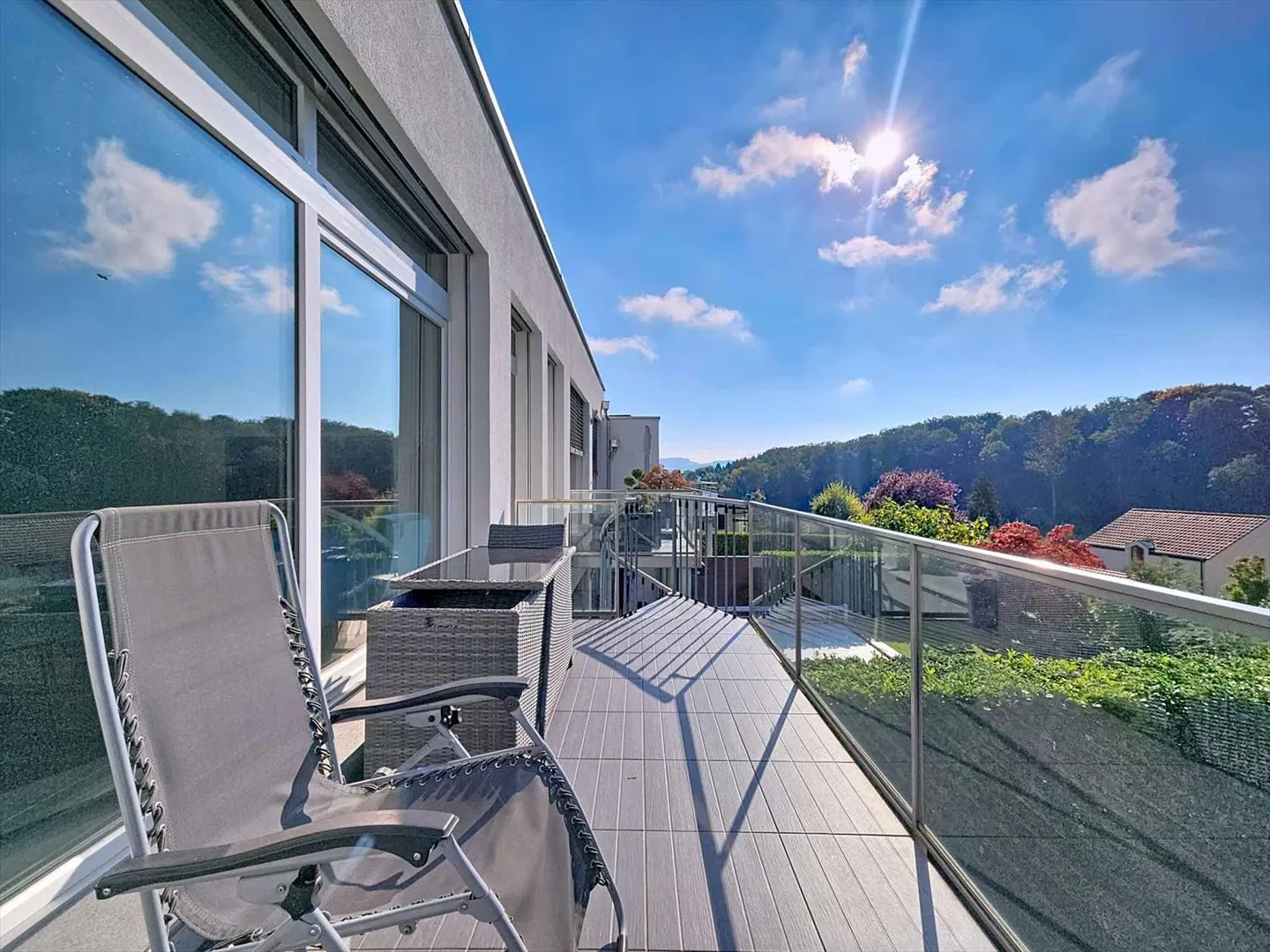 Casa adiacente con 5,5 stanze, giardino e vigneti - Foto 11 di 13