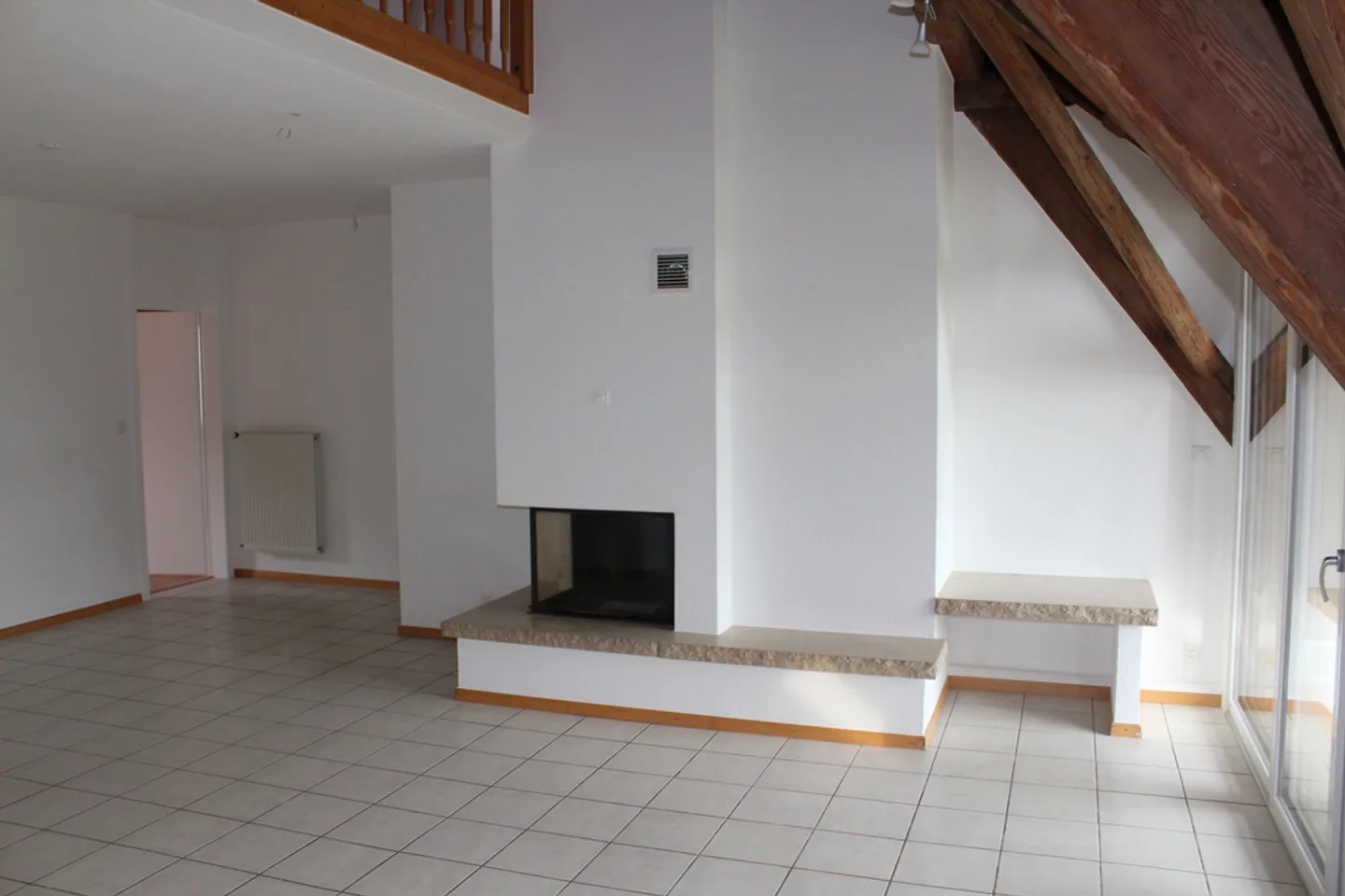Appartement Charmant avec Balcon - Photo 2 sur 8