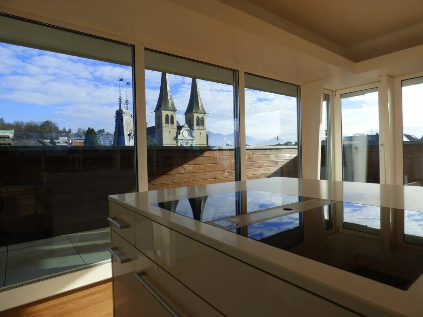 Appartement de ville élégant avec vue - Photo 2 sur 9