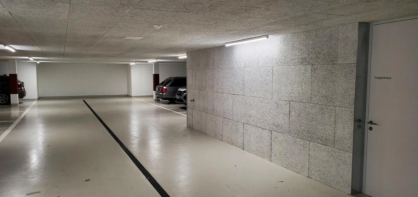 Parkplatz in Einstellhalle - Foto 4 von 5