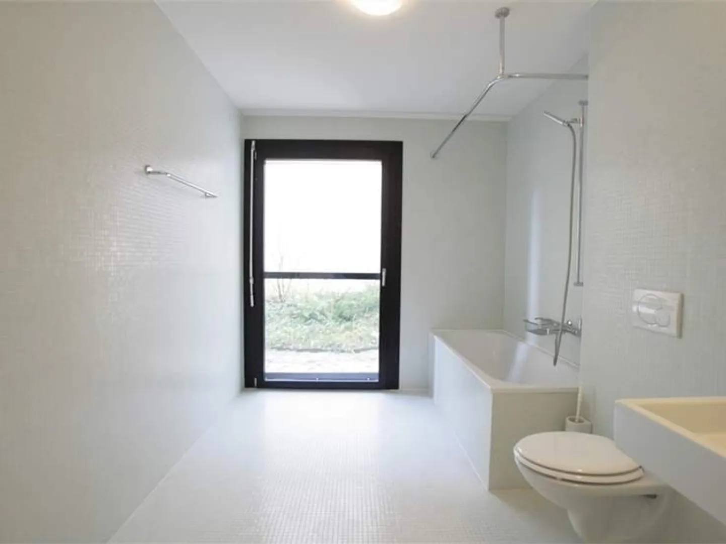 Exclusive 3.5-room apartment with loggia and high-quality furnishings - Photo 5 of 7