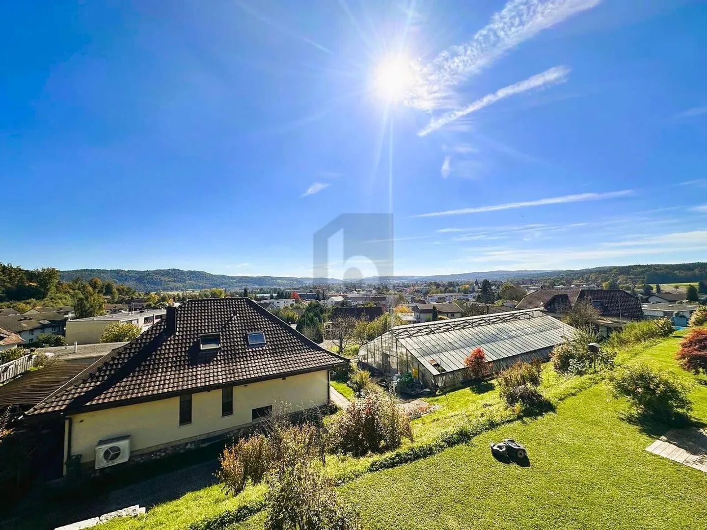 RUHIGE LAGE MIT FANTASTISCHER WEITSICHT - Foto 1 von 6