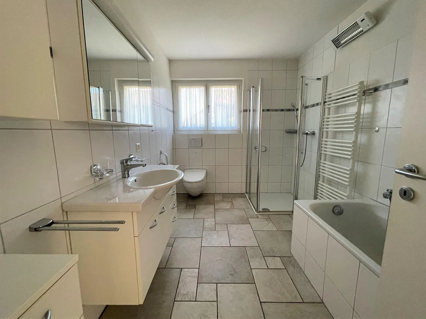 Ampio appartamento al piano terra con molti extra! - Foto 5 di 13