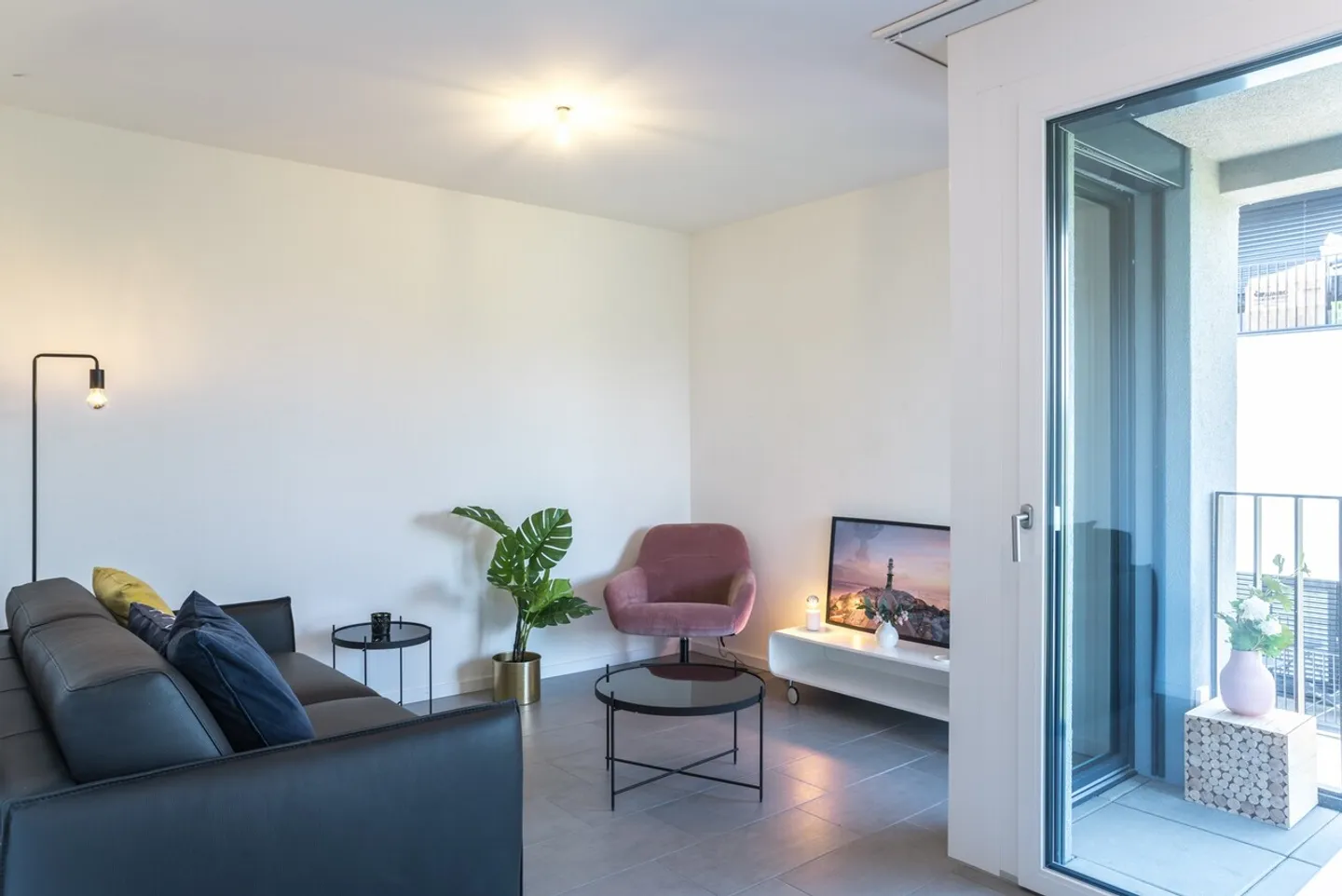 Charmant appartement 2 pièces - Photo 2 sur 6