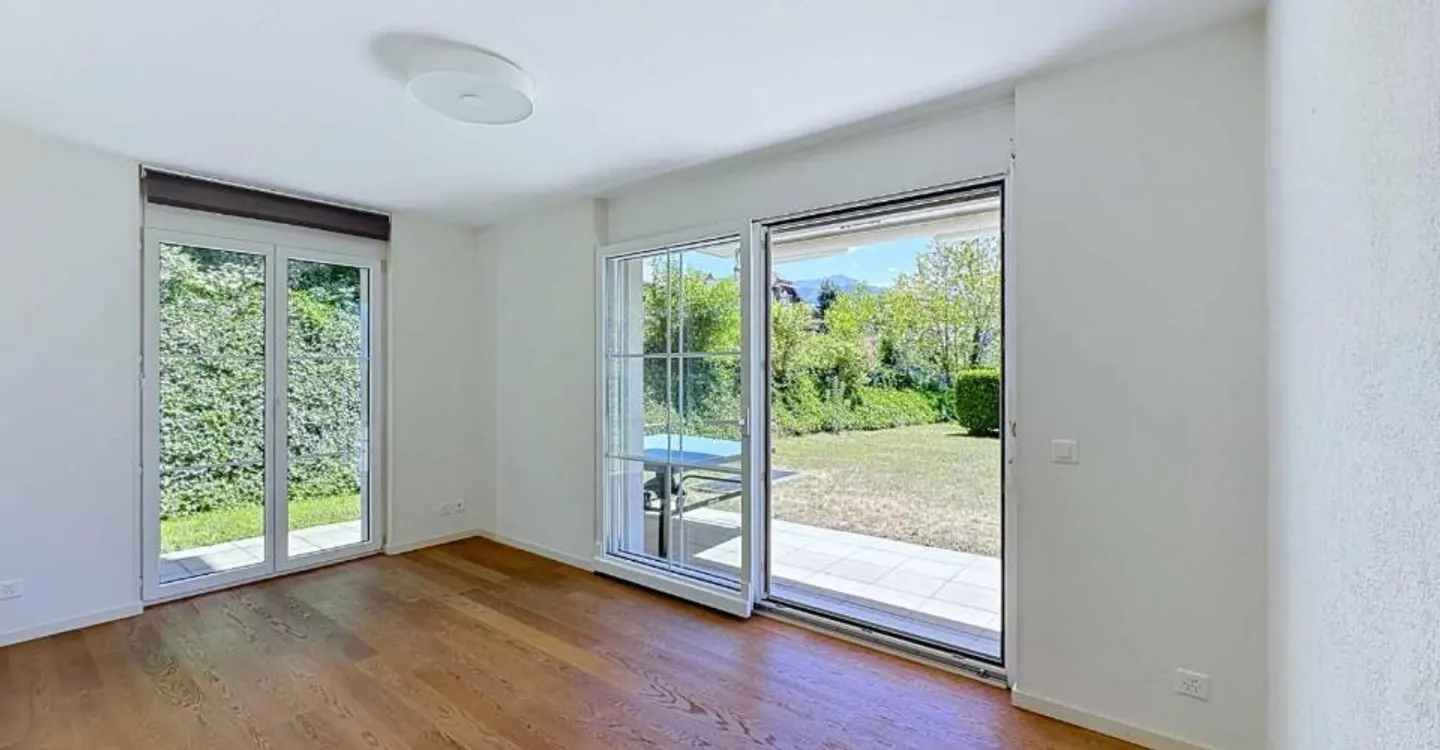 Spacious 5.5-room apartment with terrace and large garden - Photo 8 of 13