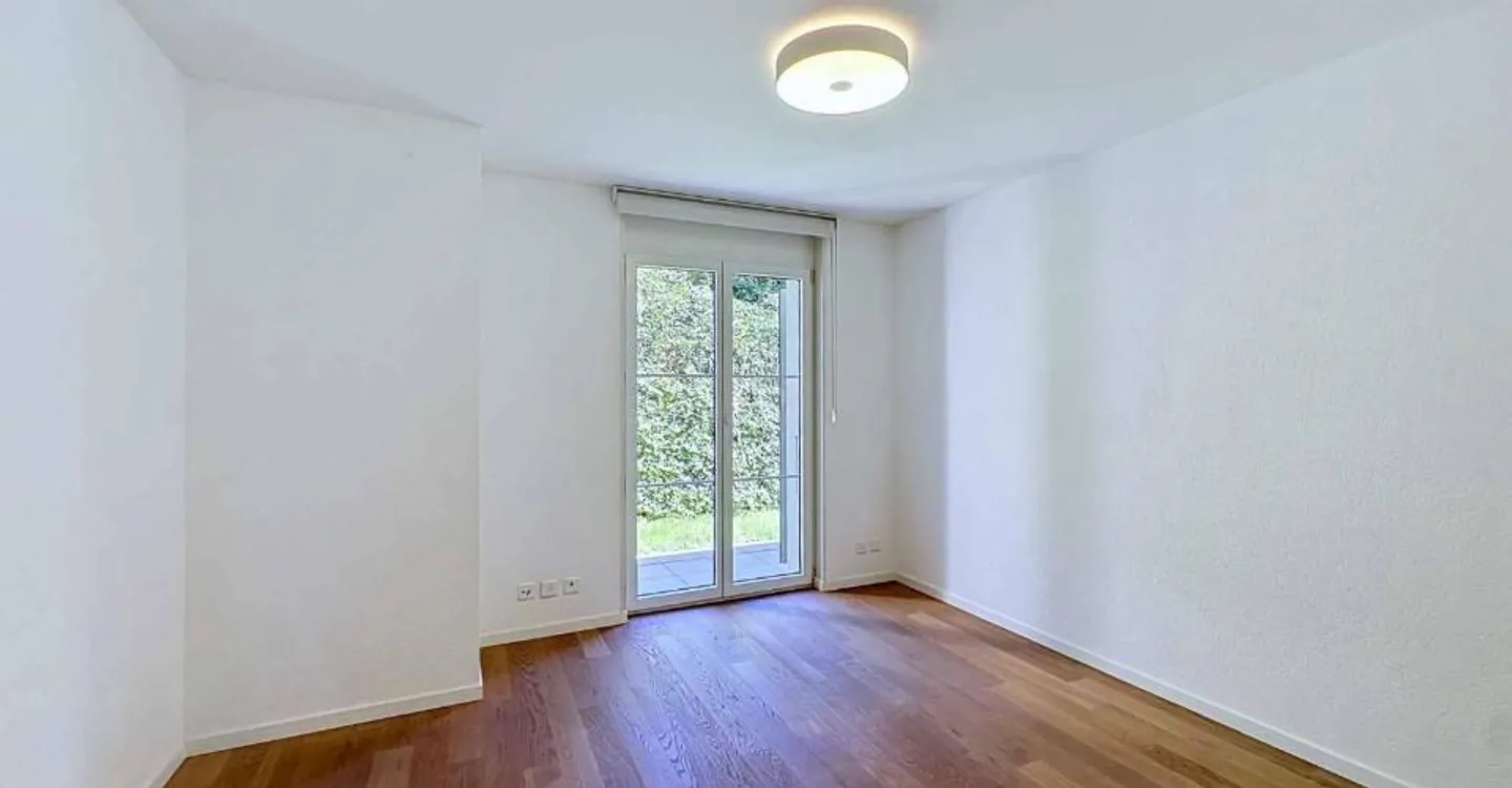Spacious 5.5-room apartment with terrace and large garden - Photo 10 of 13