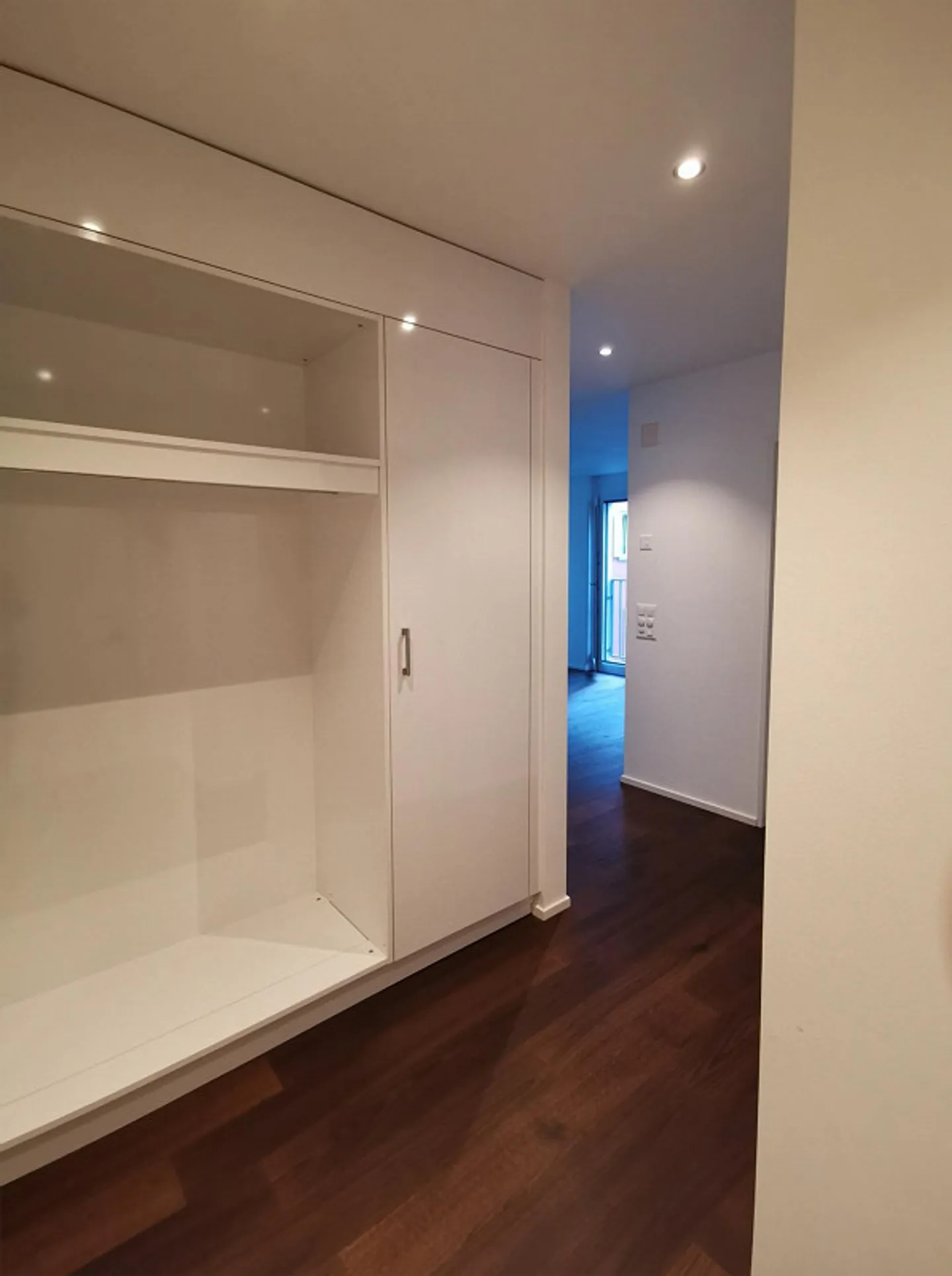 Appartement moderne de 2,5 pièces dans un emplacement central - Photo 4 sur 7