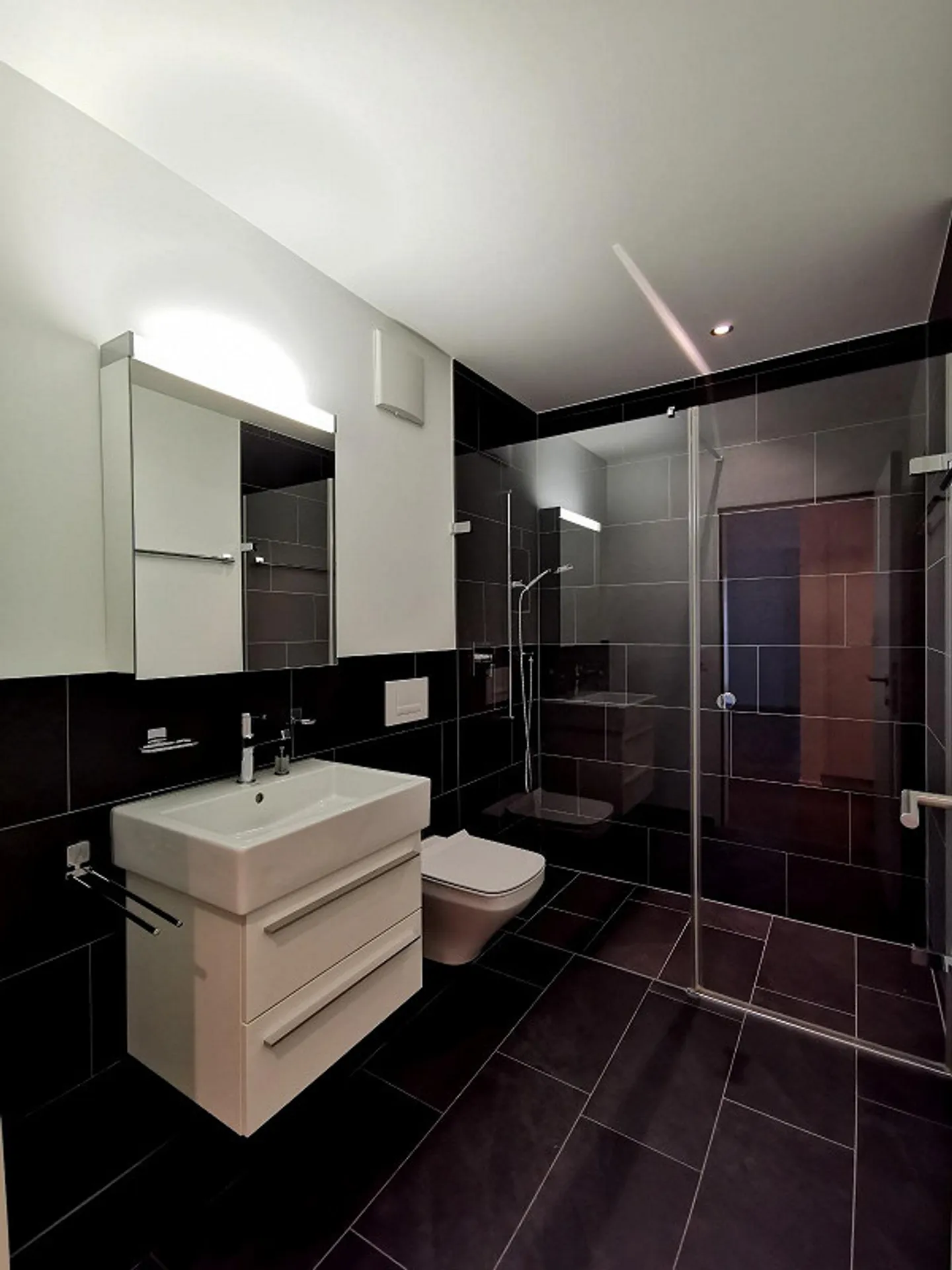 Appartement moderne de 2,5 pièces dans un emplacement central - Photo 5 sur 7