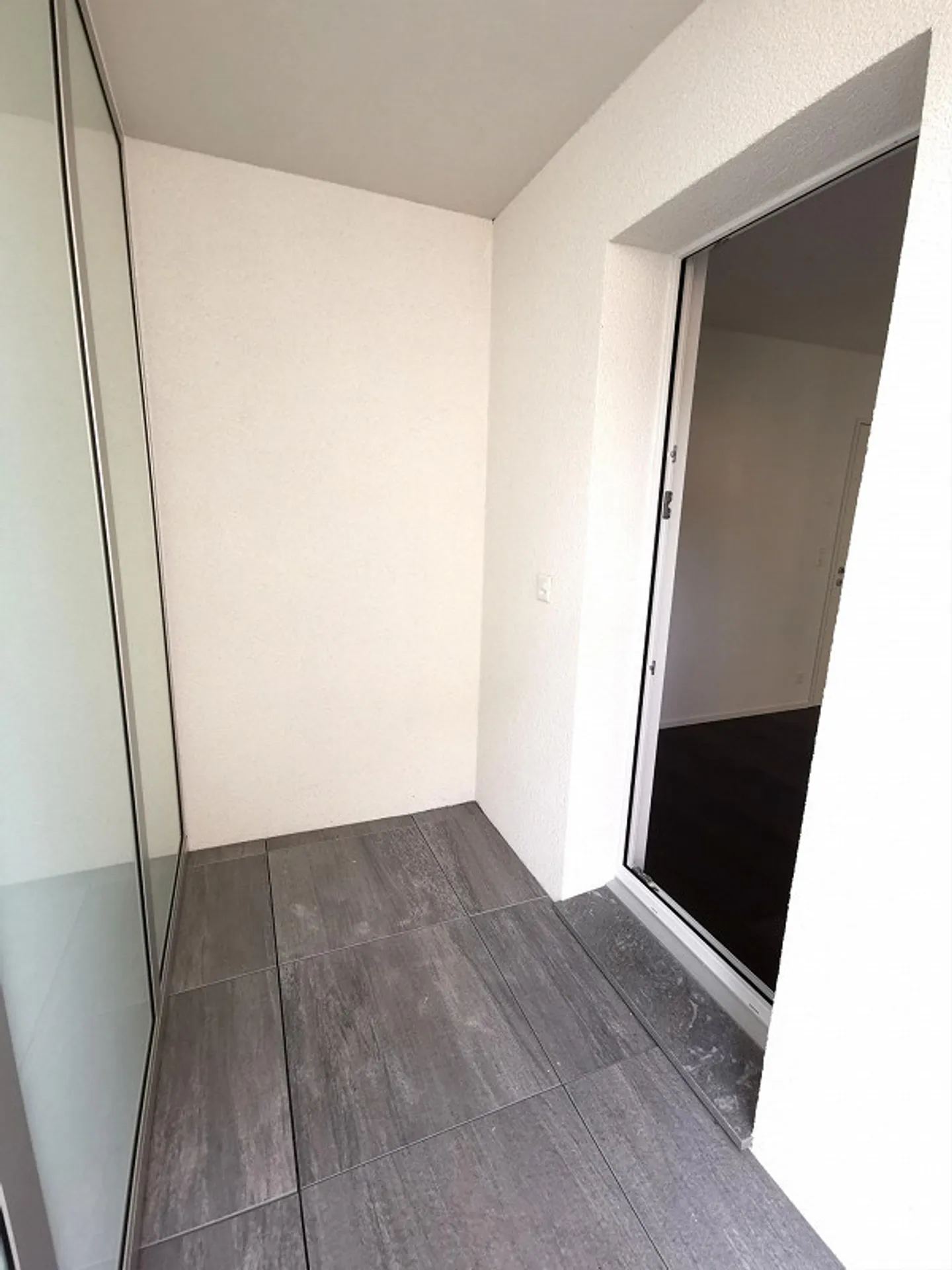 Appartement moderne de 2,5 pièces dans un emplacement central - Photo 7 sur 7