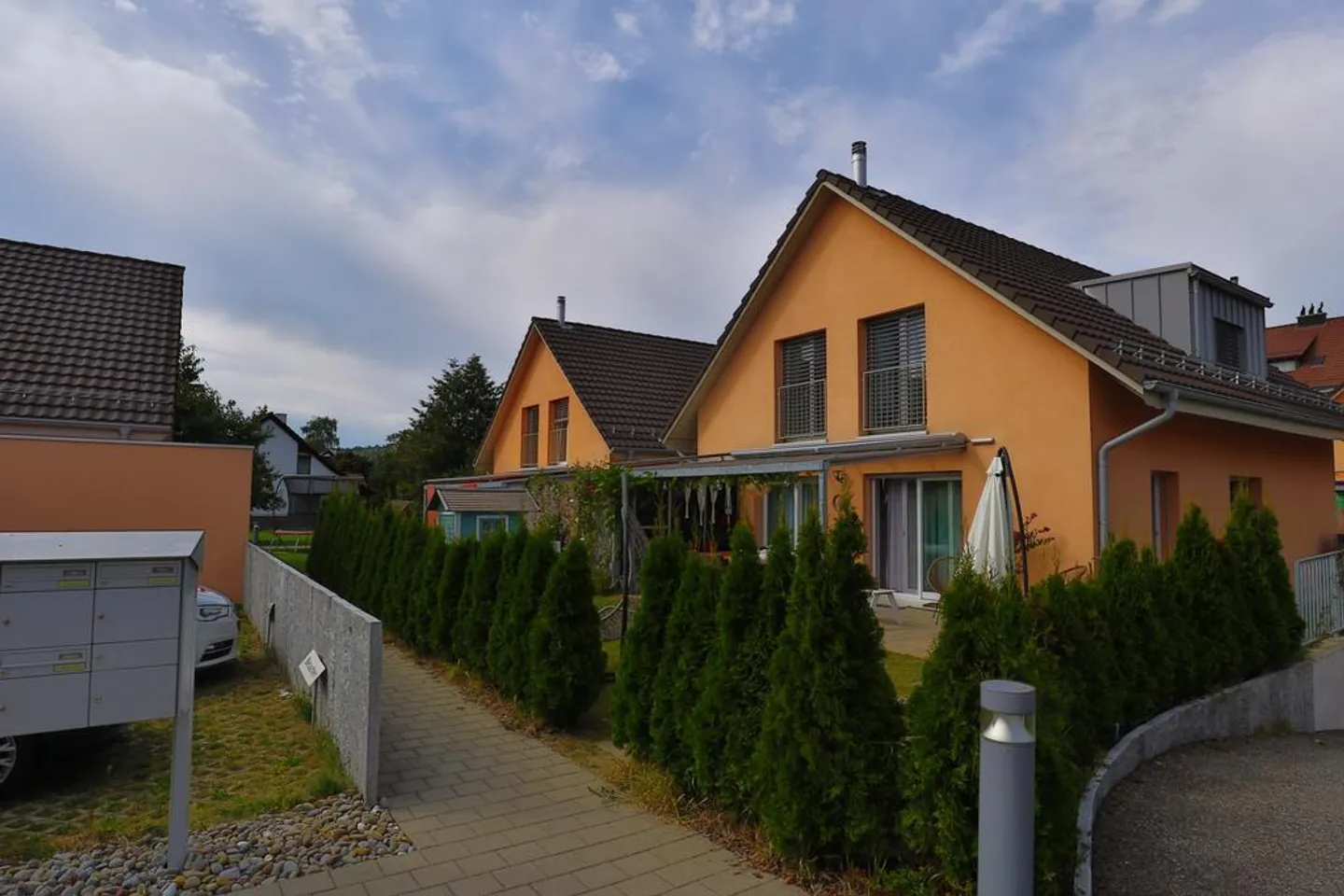 Casa unifamiliare accogliente con giardino generoso - Foto 1 di 9