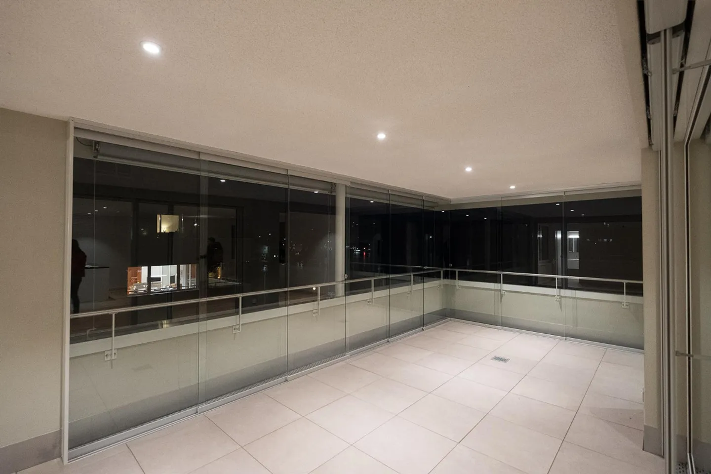 Attractive 4 1/2 room apartment in immediate proximity to the lake - Photo 3 of 8