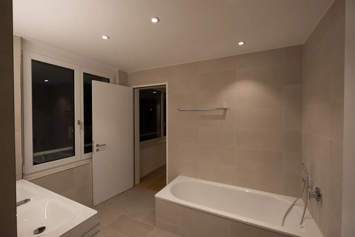 Attractive 4 1/2 room apartment in immediate proximity to the lake - Photo 7 of 8