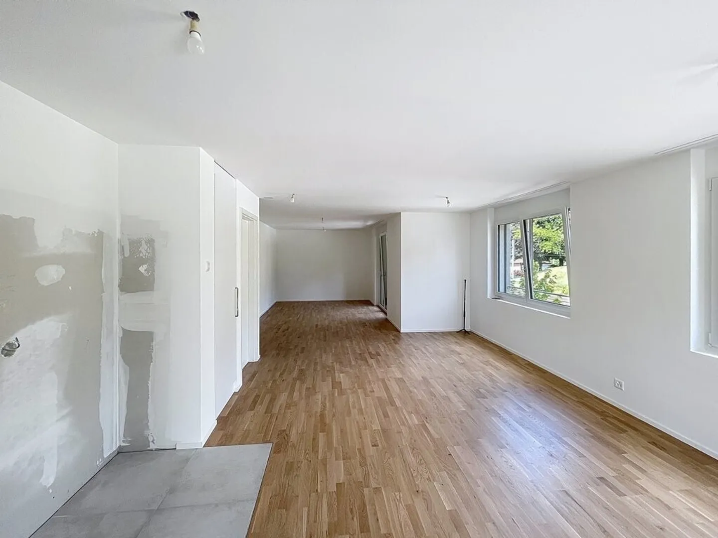 Bureau neuf de 51 m2 aménagé avec deux terrasses - Photo 2 sur 6