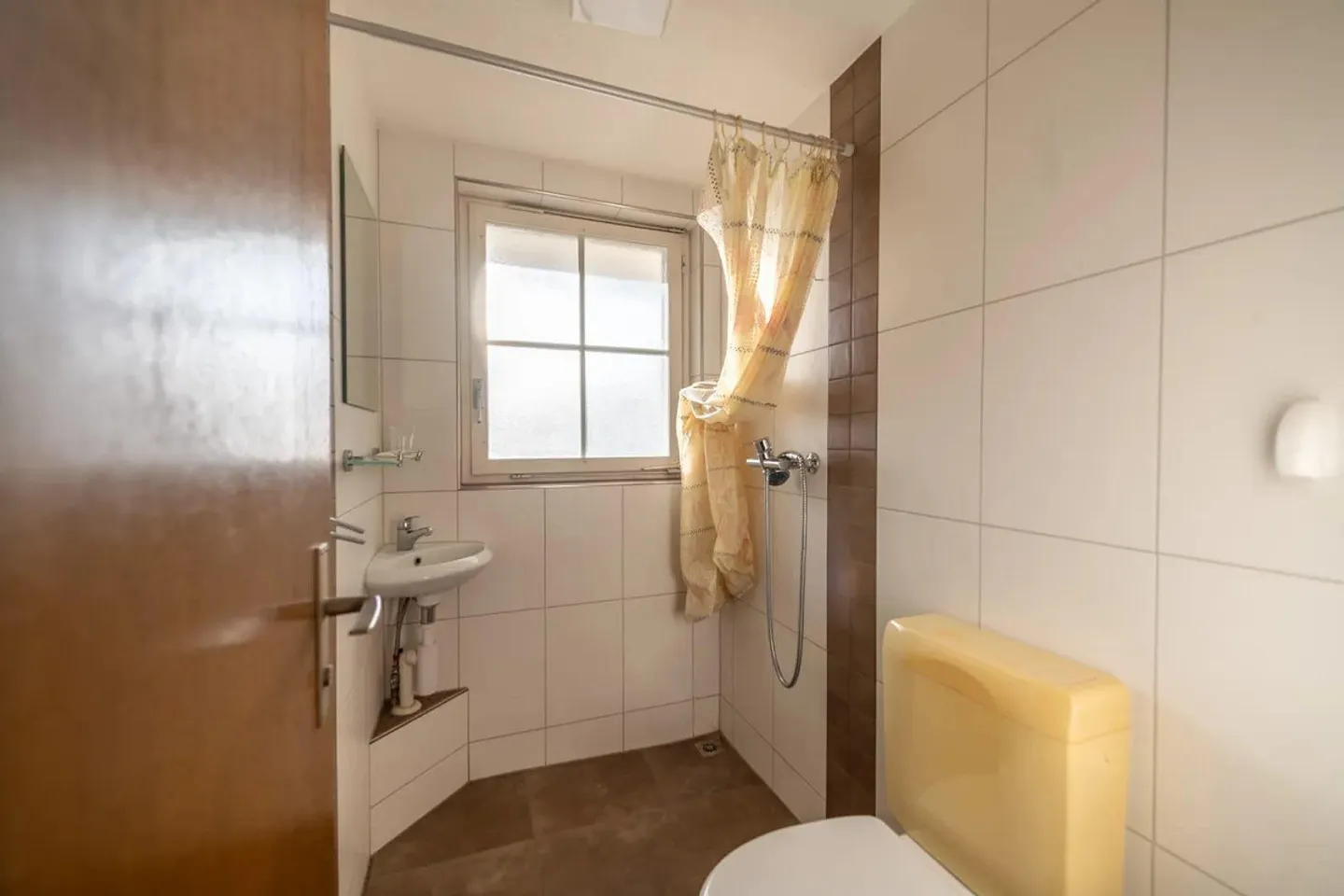 Characterful property with great development and usage potential - Photo 11 of 13