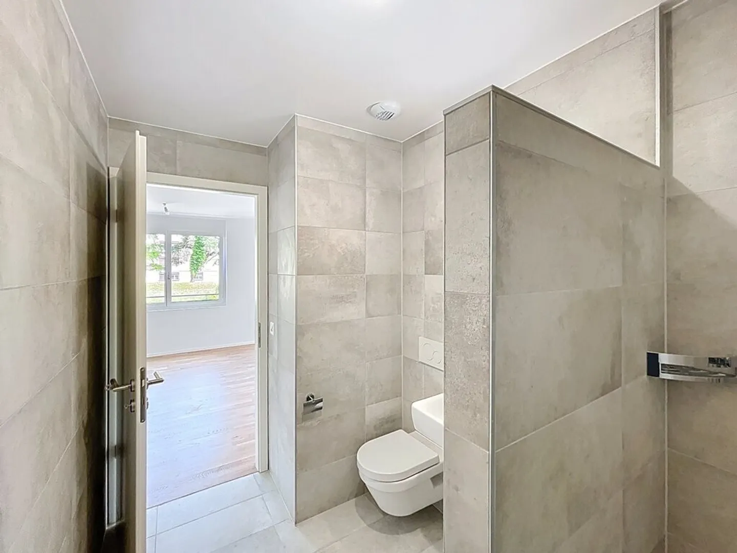 Bureau neuf de 51 m2 aménagé avec deux terrasses - Photo 4 sur 6