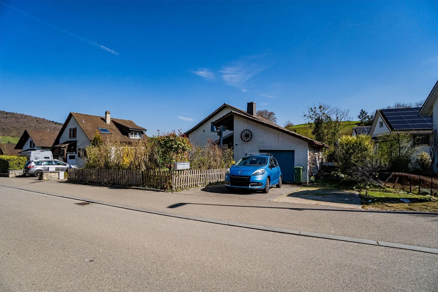 Charmantes Einfamilienhaus mit Garten - Foto 2 von 13