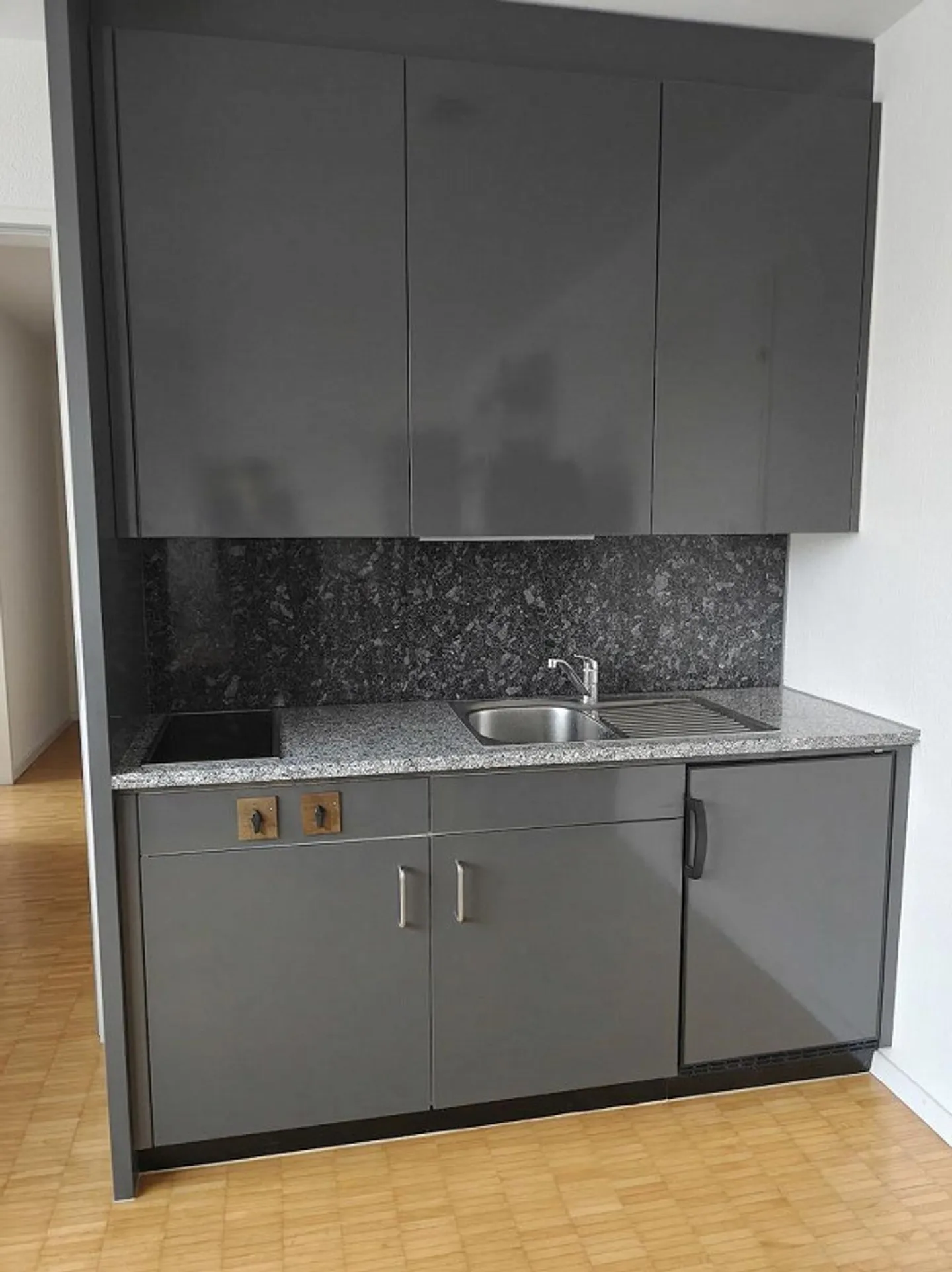 Appartement moderne 1,5 pièces - Emplacement privilégié à la gare de Baden - Disponible le 1er mai 2026 - Photo 2 sur 4