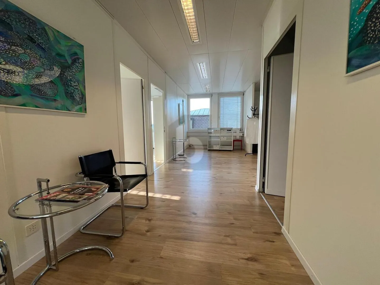 ESPACE BUREAU LUMINEUX DANS UN EMPLACEMENT DE CHOIX - Photo 1 sur 6