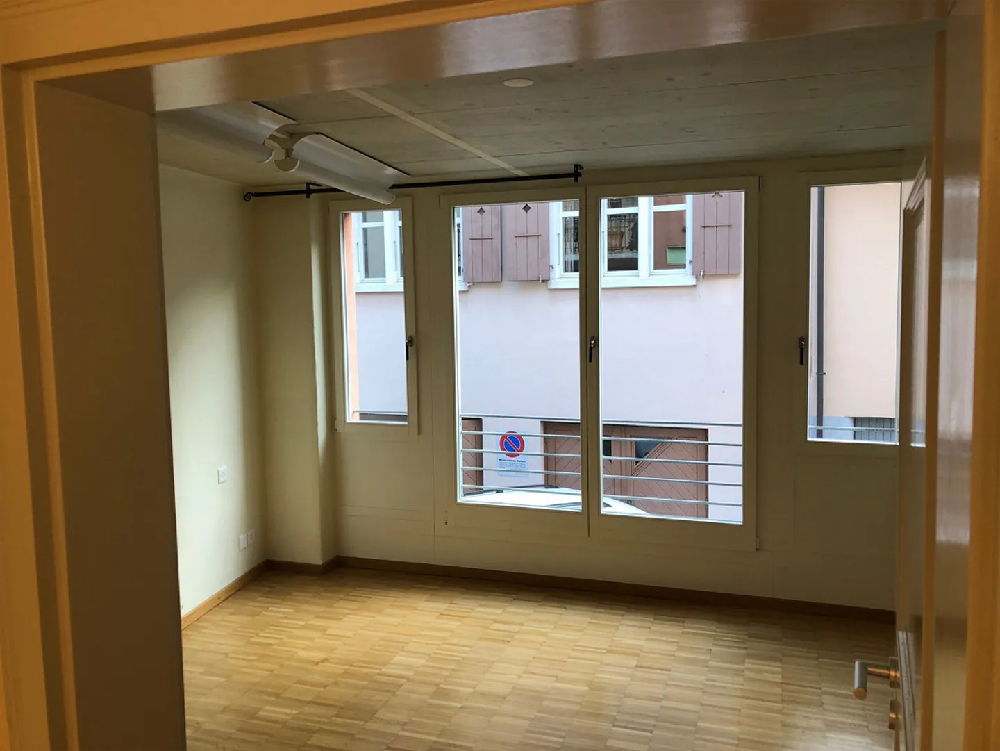 Ufficio / Atelier / Terapia - Posizione Centrale a Laufen - Foto 2 di 9