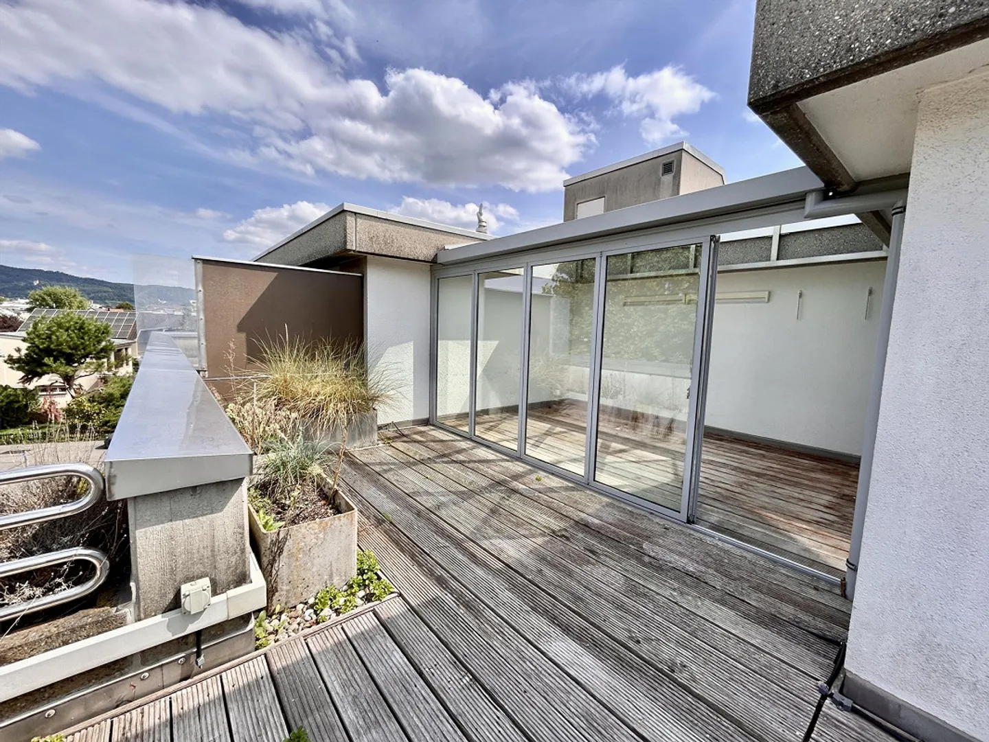 Attico di 4,5 stanze con giardino d'inverno e terrazza circondata - Foto 9 di 13