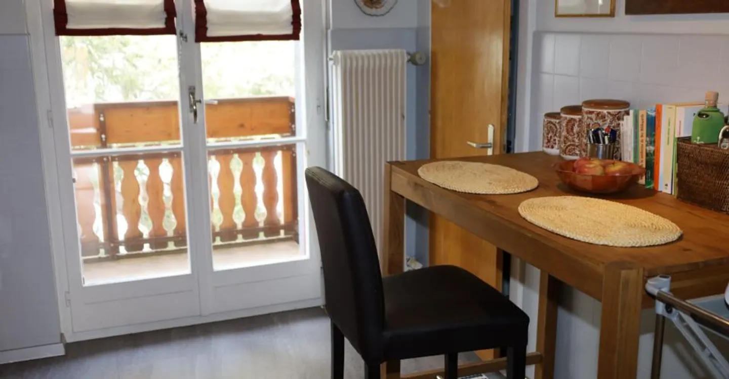 Magnificent 4.5-room apartment with balcony in Crans - Photo 6 of 14