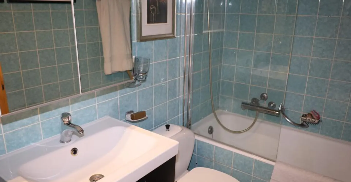 Magnificent 4.5-room apartment with balcony in Crans - Photo 11 of 14