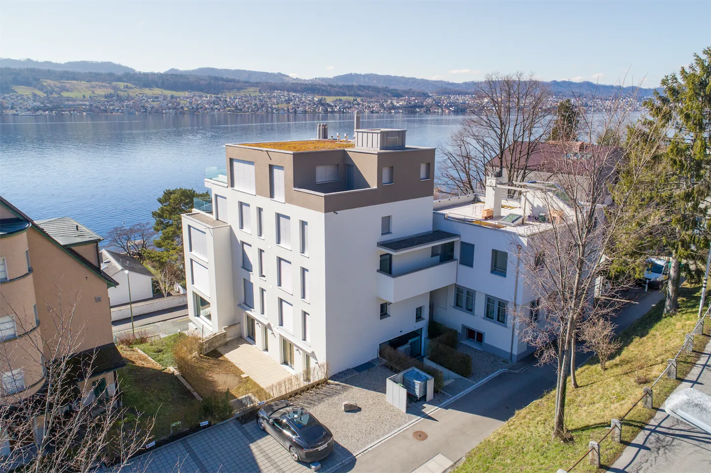 Exclusive 4-room apartment with lake view in Meilen on Lake Zurich - Photo 1 of 13