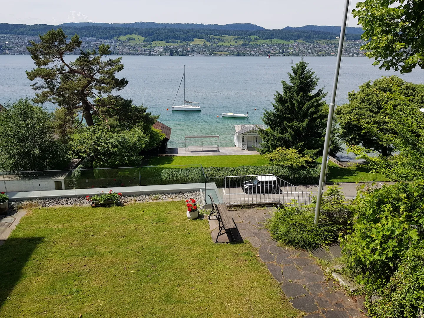 Exclusive 4-room apartment with lake view in Meilen on Lake Zurich - Photo 2 of 13