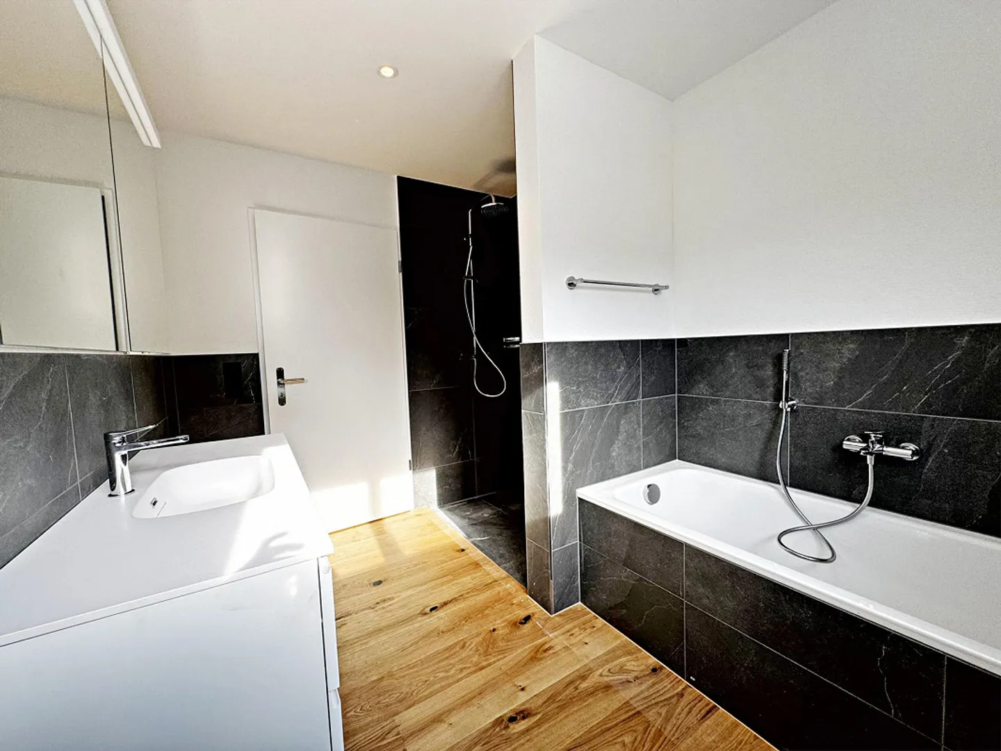 New construction! Three 4.5 room apartments in ownership format - Photo 6 of 9