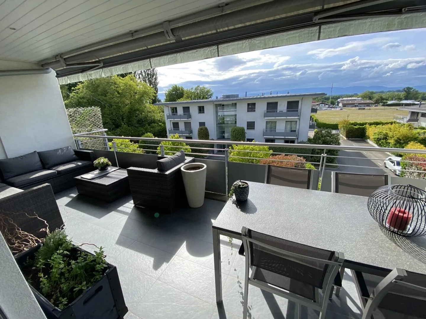 Geräumige Wohnung mit Terrasse - Foto 1 von 13