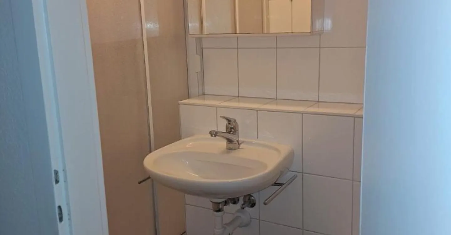Charming Apartment Near Station - Photo 4 of 5