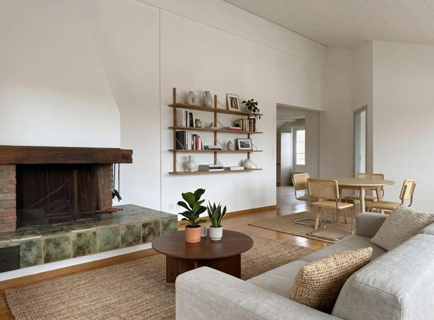 Prima occupazione dopo ristrutturazione: Elegante appartamento mansardato di 3 1/2 locali con camino - Foto 1 di 13
