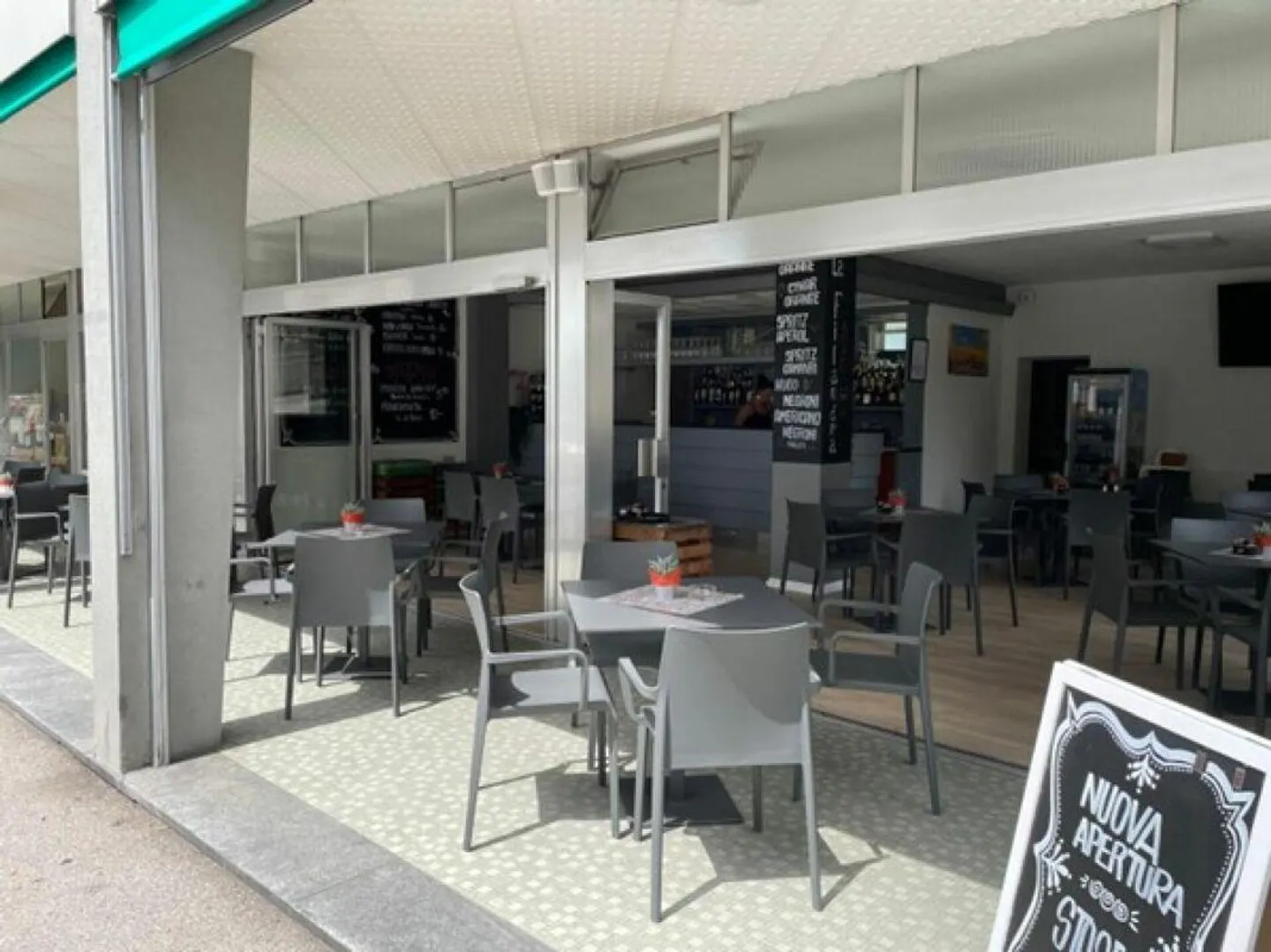 Snack-bar moderne à louer au centre de Brissago avec terrasse couverte - Photo 1 sur 4