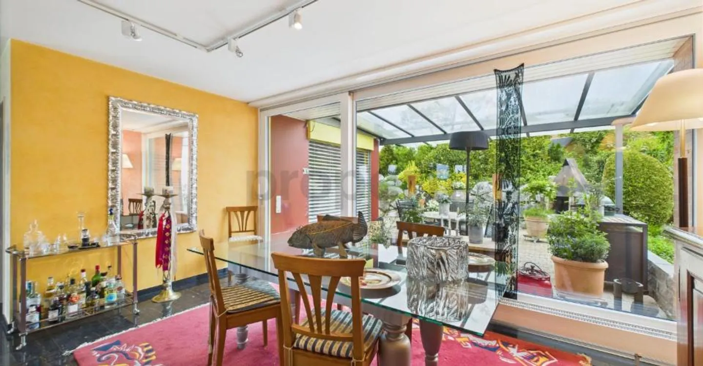 Casa a schiera unica a Herrenschwanden con vista spettacolare - Foto 4 di 11