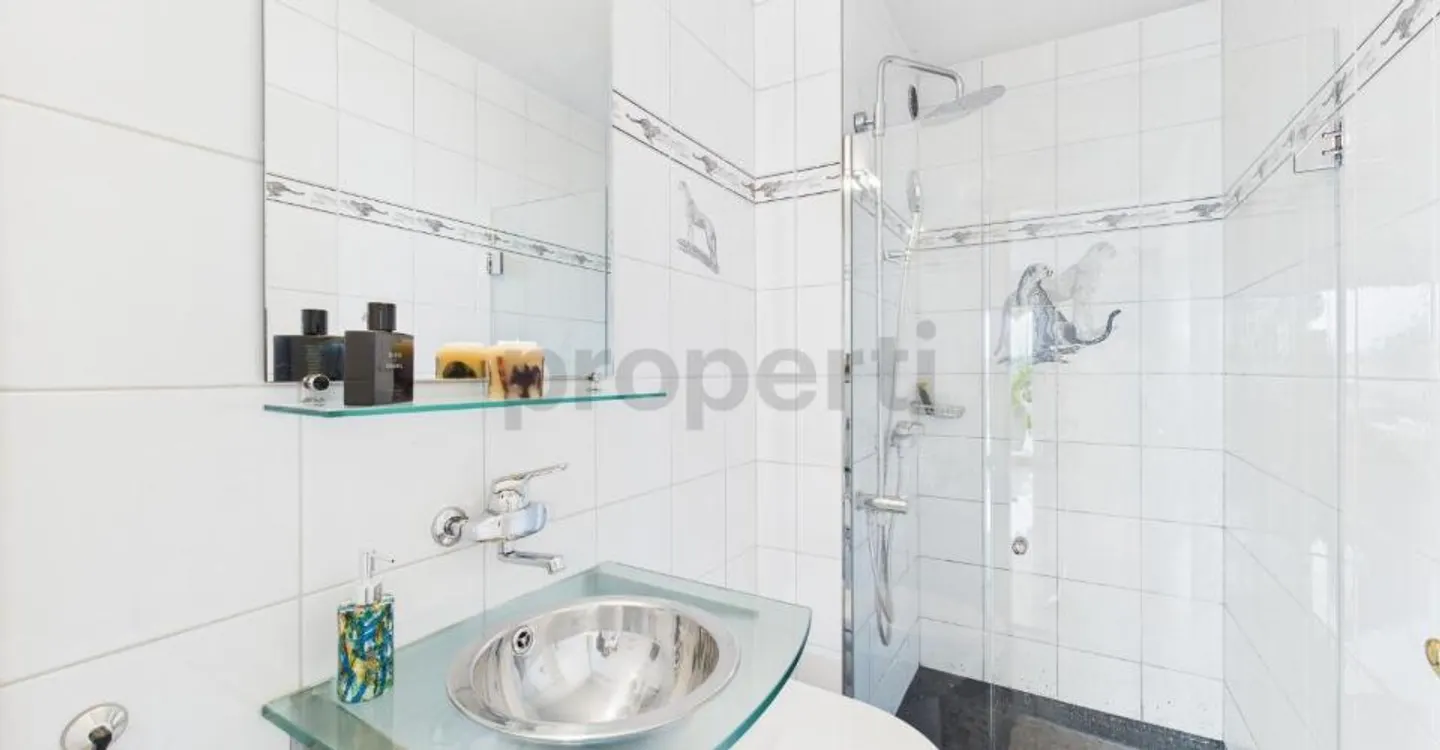 Casa a schiera unica a Herrenschwanden con vista spettacolare - Foto 7 di 11