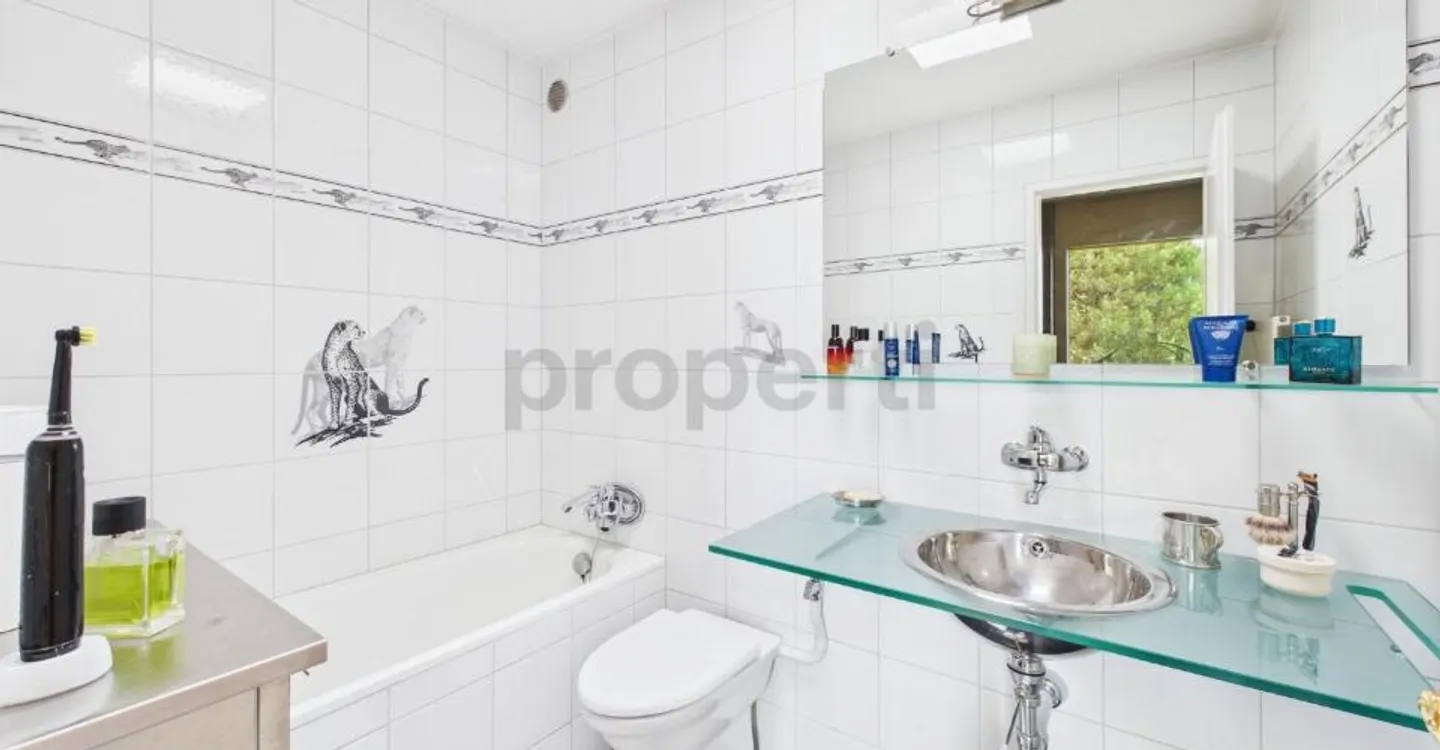 Casa a schiera unica a Herrenschwanden con vista spettacolare - Foto 8 di 11