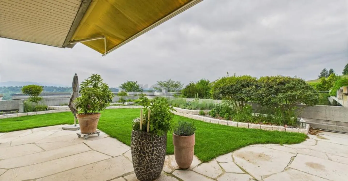 Casa a schiera unica a Herrenschwanden con vista spettacolare - Foto 9 di 11