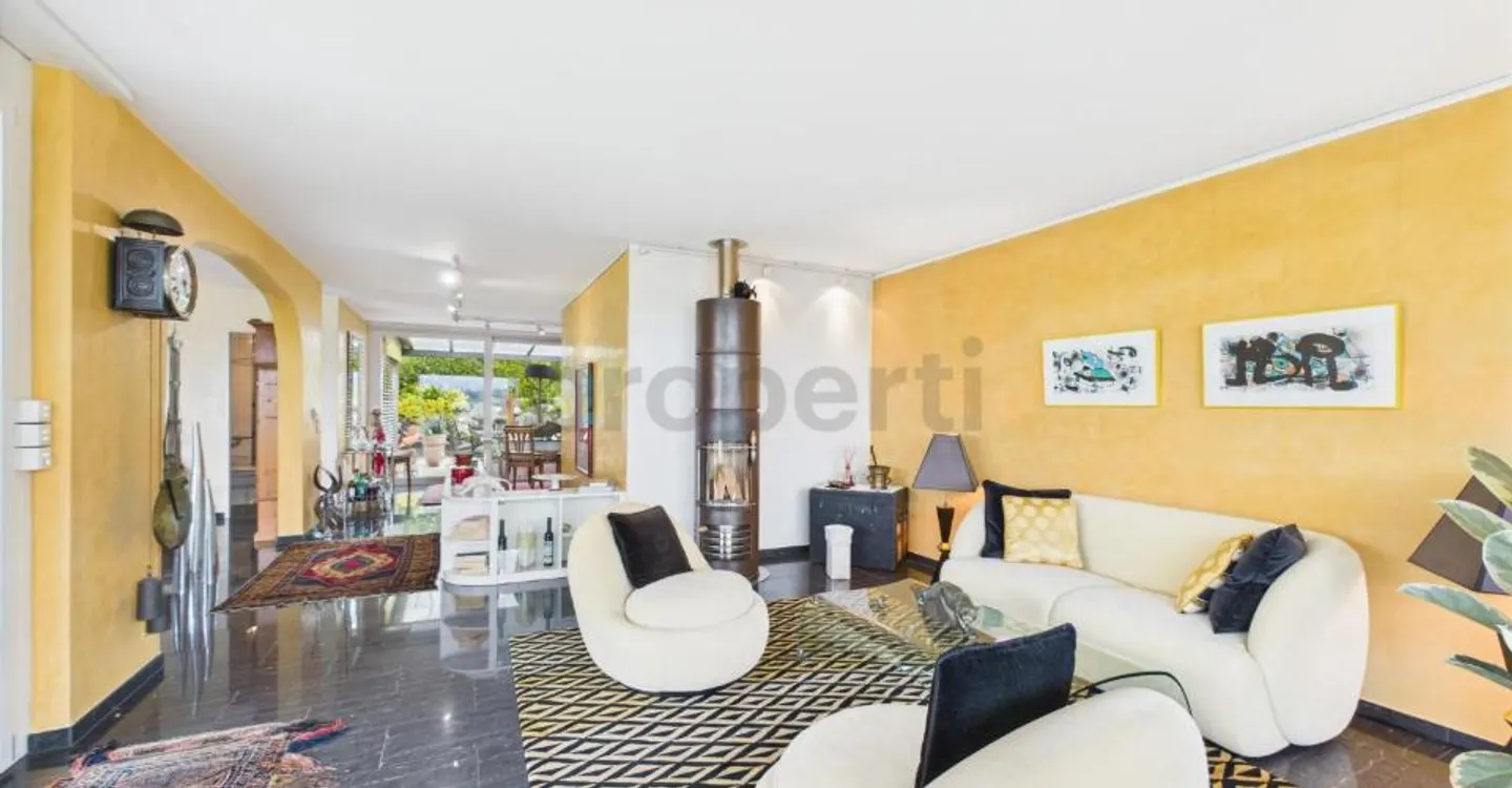 Casa a schiera unica a Herrenschwanden con vista spettacolare - Foto 1 di 11