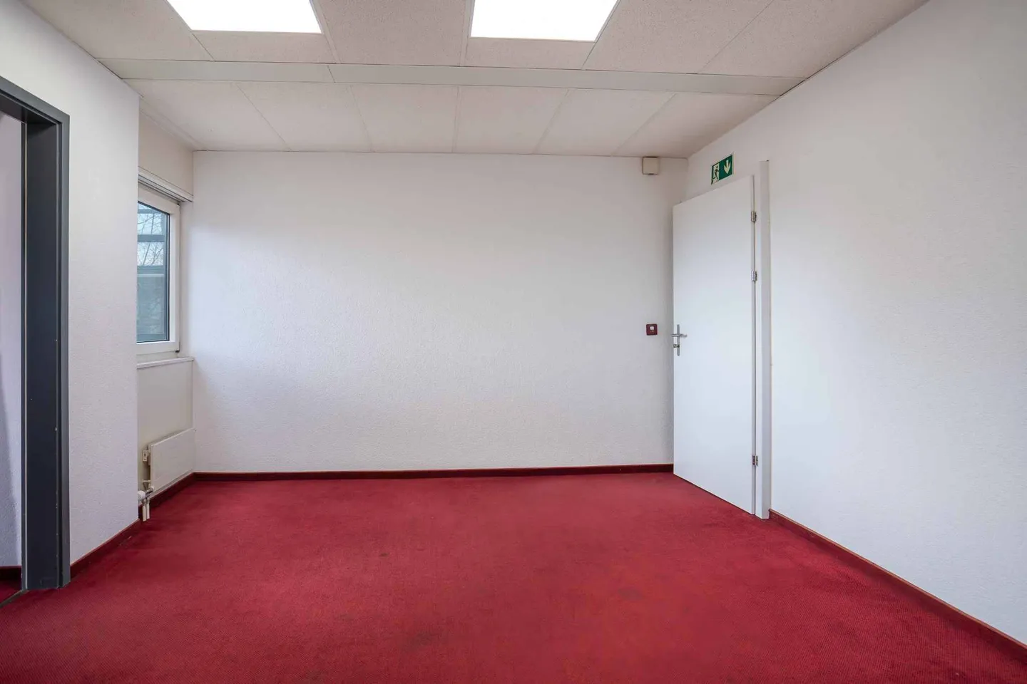 Schöner Raum im Pully-Zentrum an der Hauptachse mit guter Sichtbarkeit und guter Sonneneinstrahlung - Foto 2 von 4