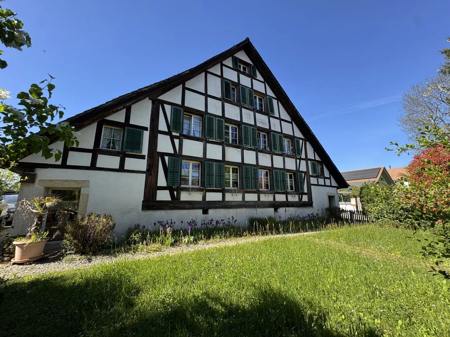 Charming Apartment with Atelier - Photo 1 of 4