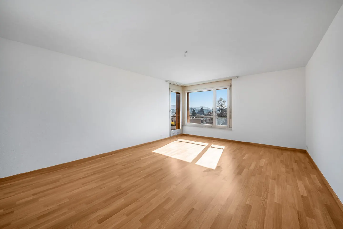 Attractive apartment in a central location - Photo 5 of 13