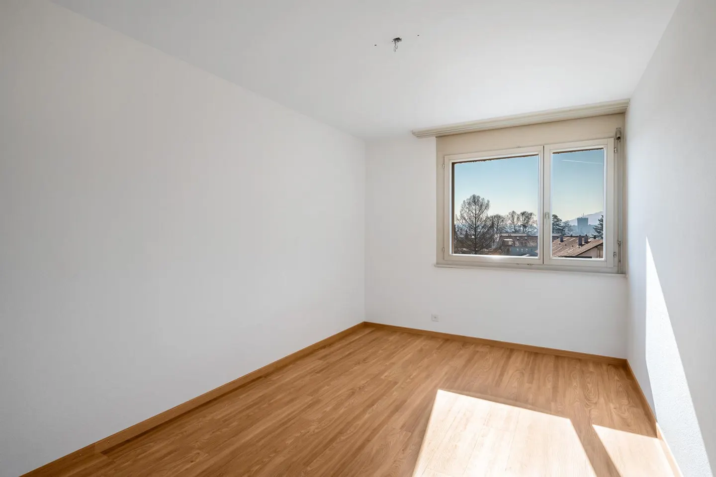 Attractive apartment in a central location - Photo 6 of 13