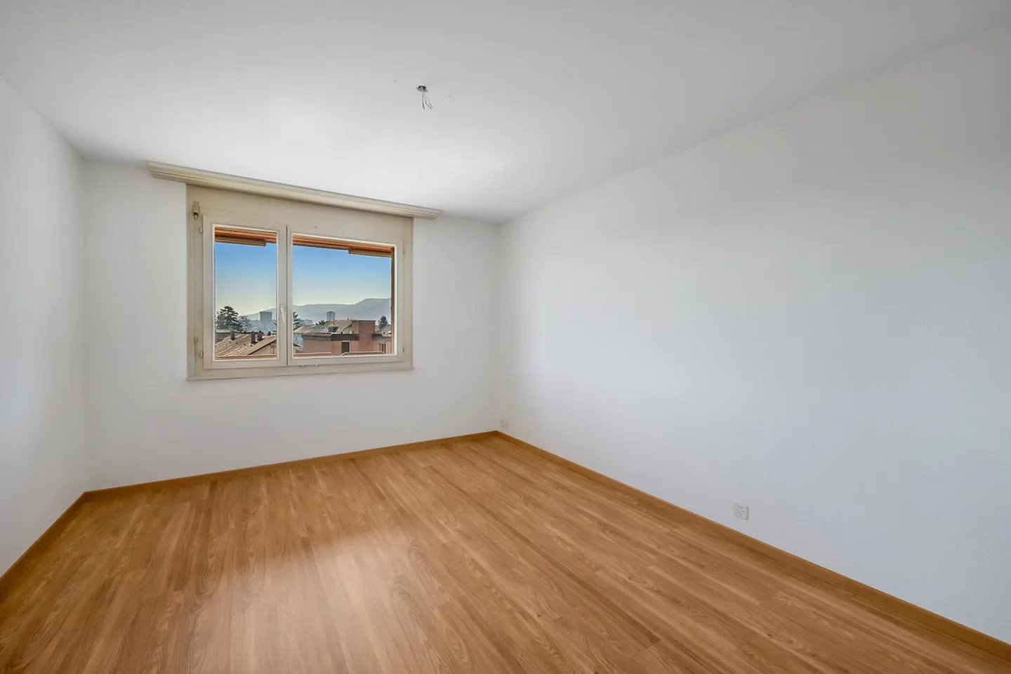 Attractive apartment in a central location - Photo 7 of 13